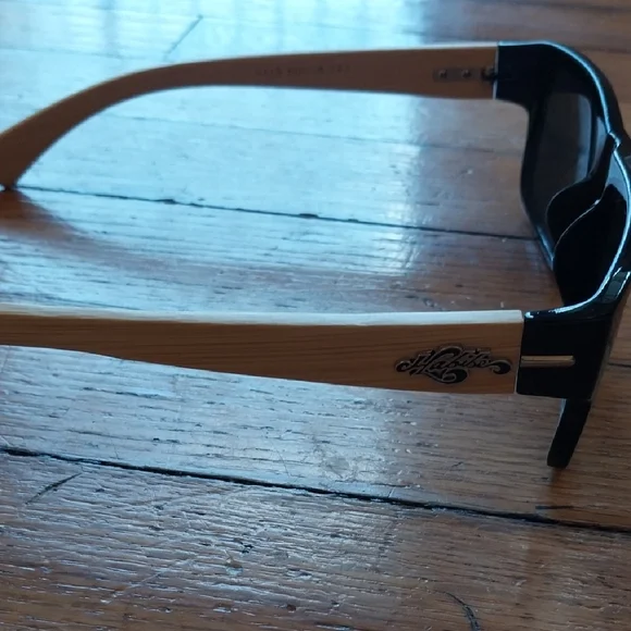 Habibe Sunglasses (2) With Cases - Picture 5 of 10